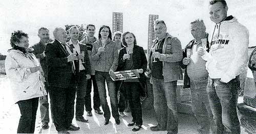 Lothar und Rene Wustrau übergeben den Radwanderweg zischen Bahnitz und Jerchel